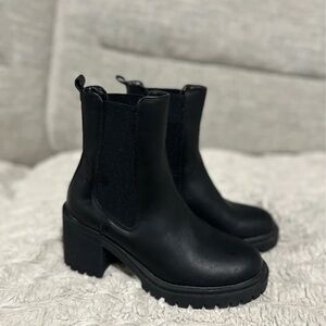 Elegant Black Heeled Boots for Women